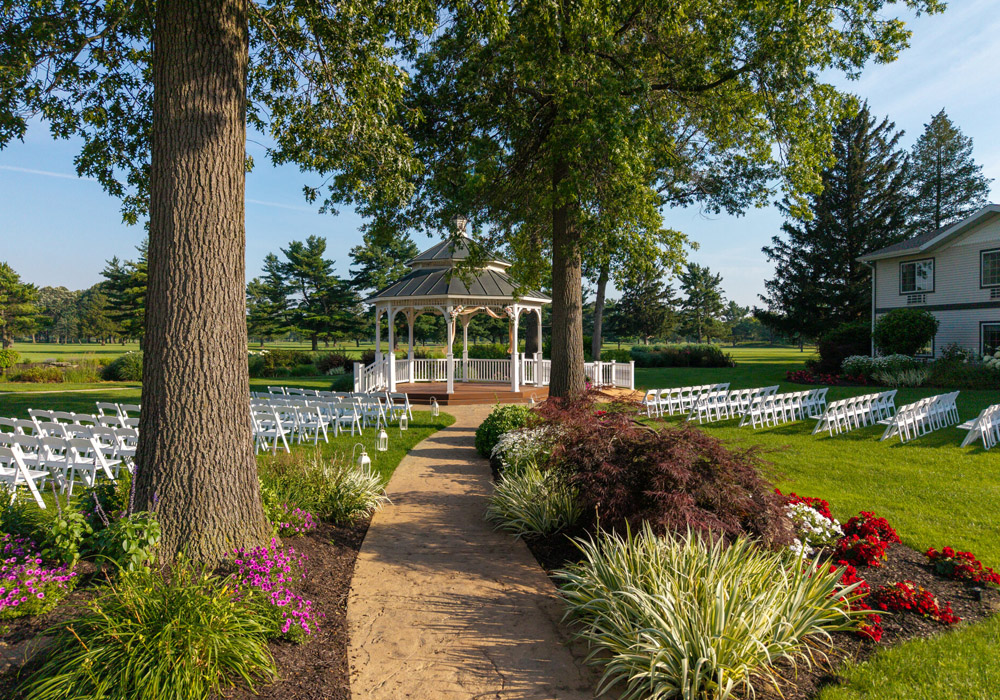 What to Look for Before Booking a Lake Wedding Venue in Indiana