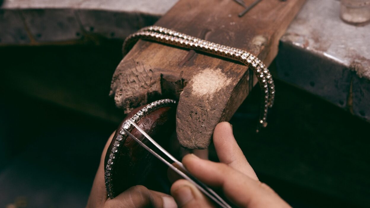 Why high jewelry cant find enough master stone setters