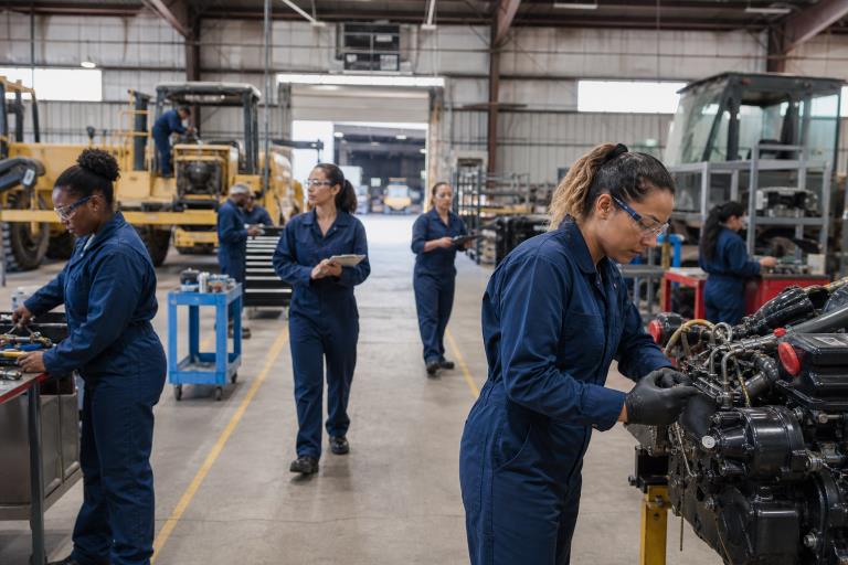 6 Best Womens Industrial Workwear Brands for Canadian Teams