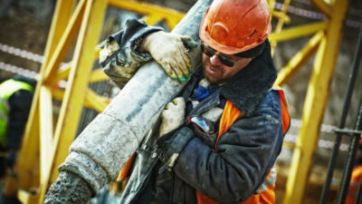 How The Right Safety Helmet Helps Prevent Serious Workplace Injuries