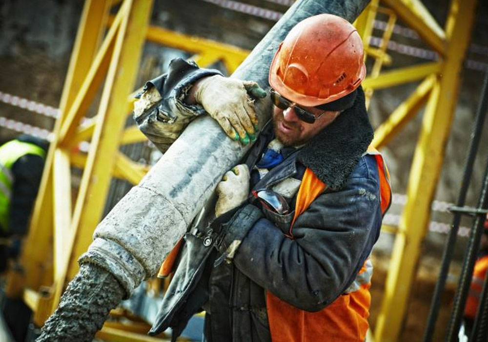 How The Right Safety Helmet Helps Prevent Serious Workplace Injuries